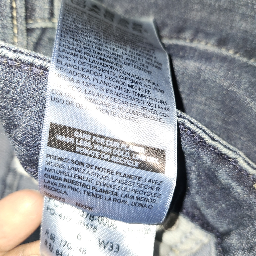 Women's Levi's Blue Denim Cuffed Shorts; 16 - Picture 5 of 11